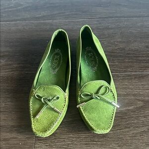 Tod's Bilbao Gommino driving loafers in green suede size 7